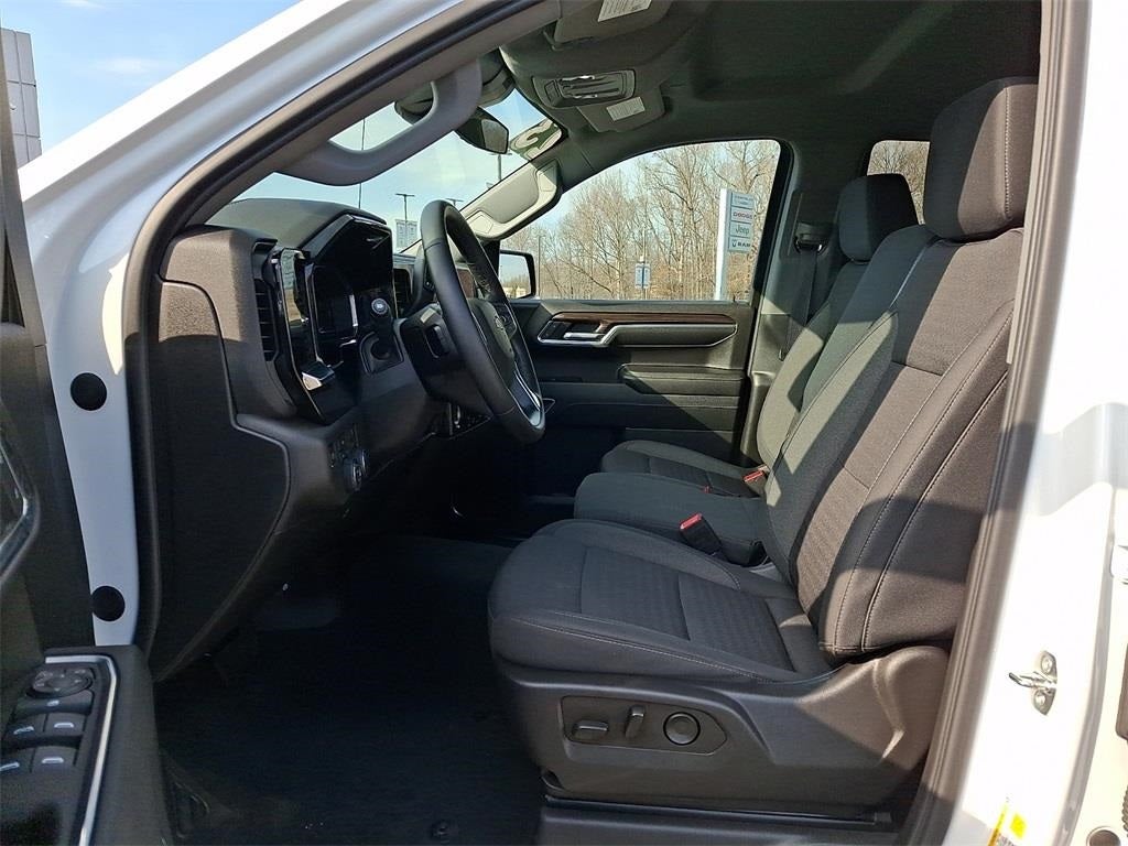 2023 Chevrolet Silverado 1500 4WD Crew Cab Short Bed LT with 2FL