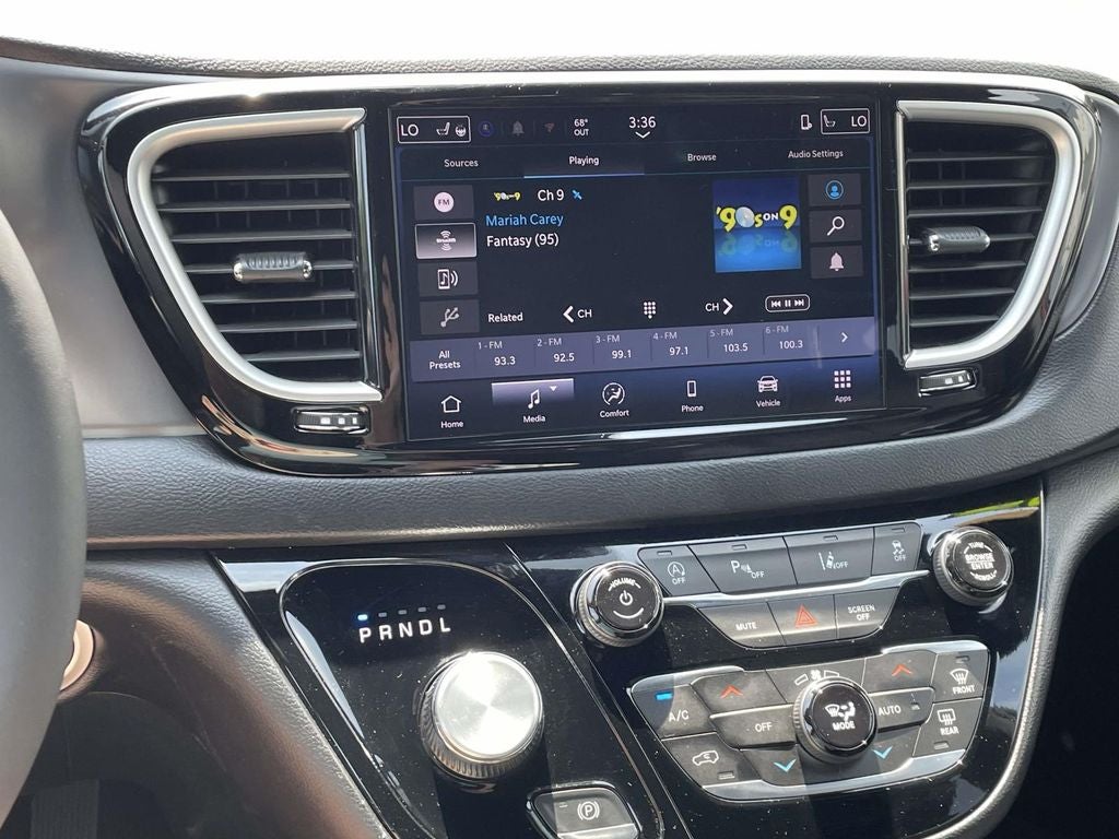 2025 Chrysler Pacifica Select