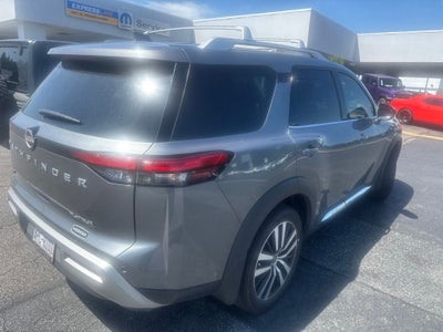 2024 Nissan Pathfinder Platinum FWD