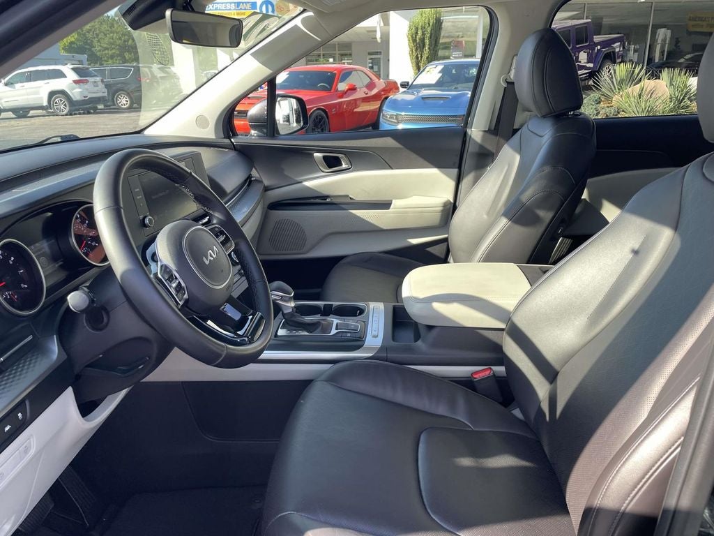 2024 Kia Carnival LX Seat Package