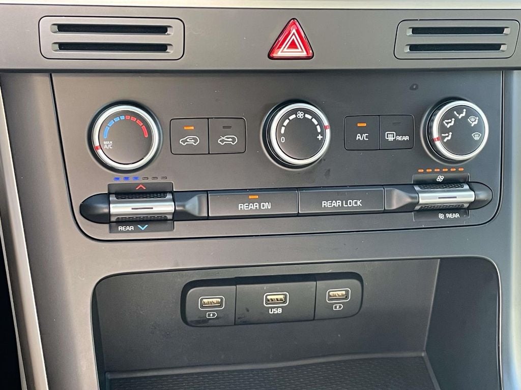 2024 Kia Carnival LX Seat Package