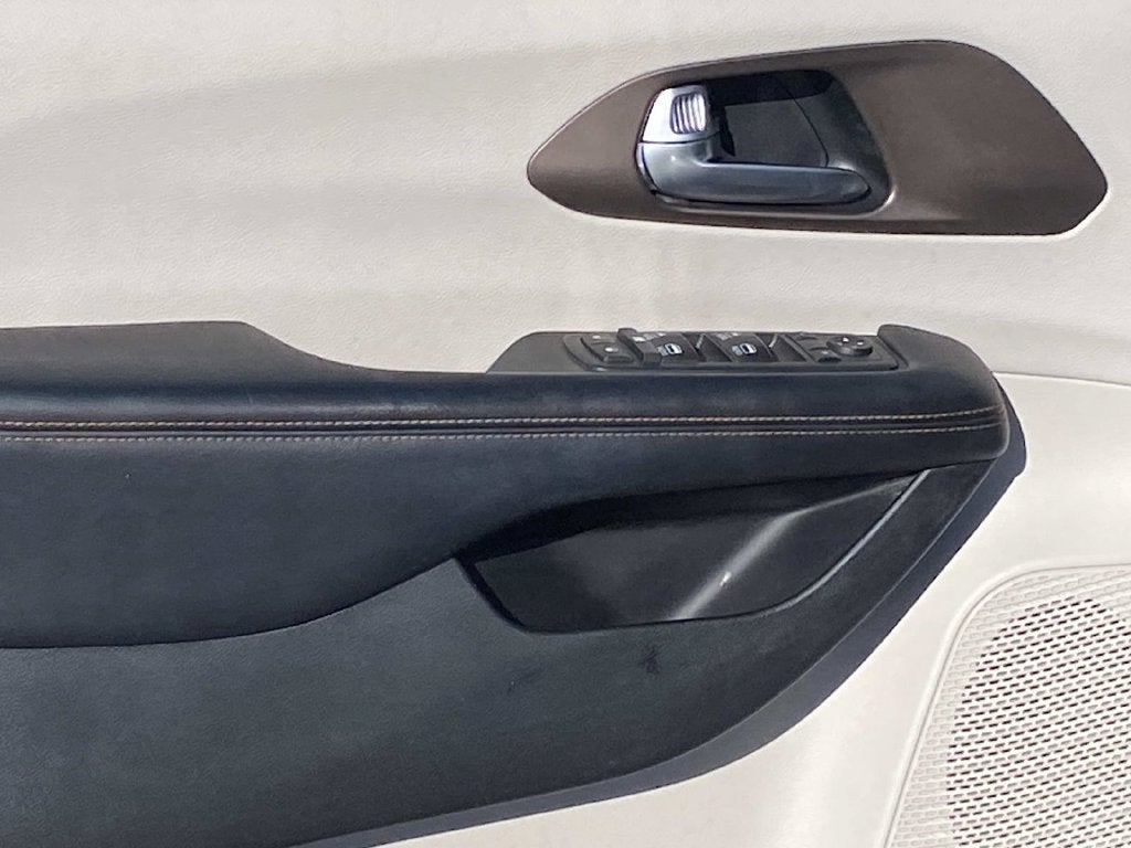 2017 Chrysler Pacifica Touring L Plus