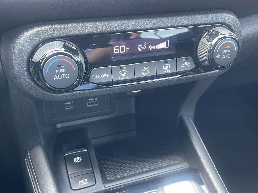 2022 Nissan Kicks SR