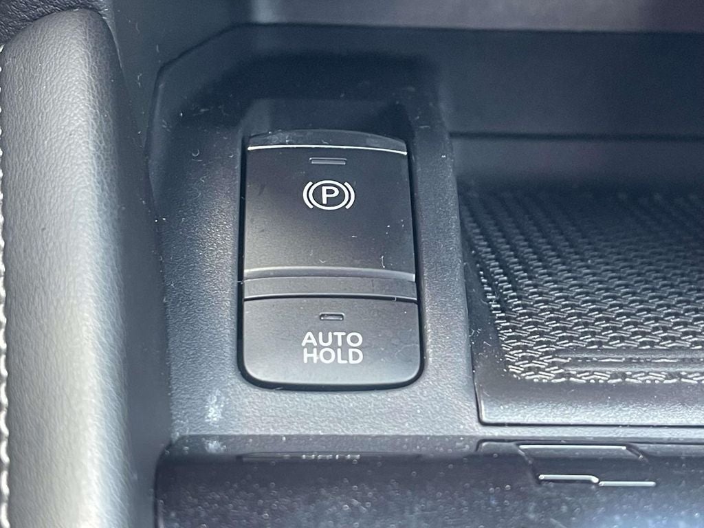 2022 Nissan Kicks SR