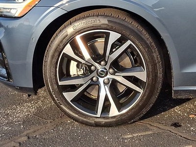 2024 Volvo S60 B5 Plus Dark Theme