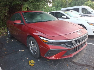 2025 Hyundai Elantra SE