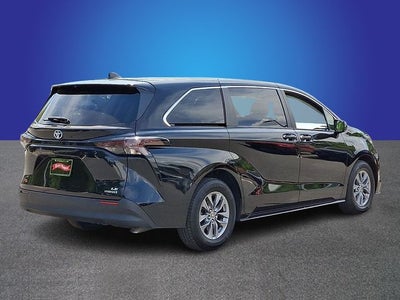 2024 Toyota Sienna LE 8 Passenger