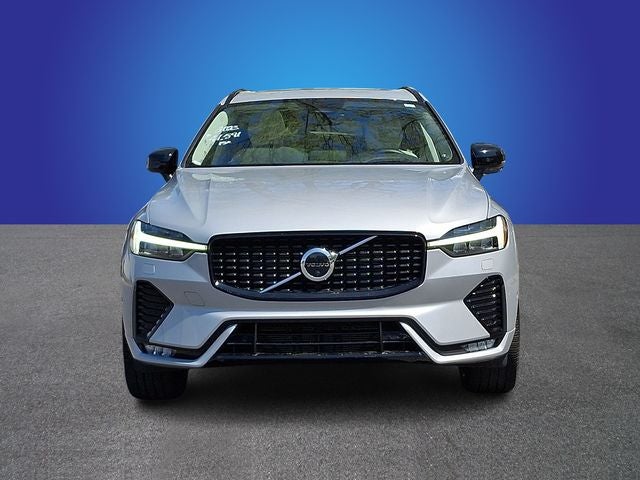 2023 Volvo XC60 B6 Ultimate Dark Theme