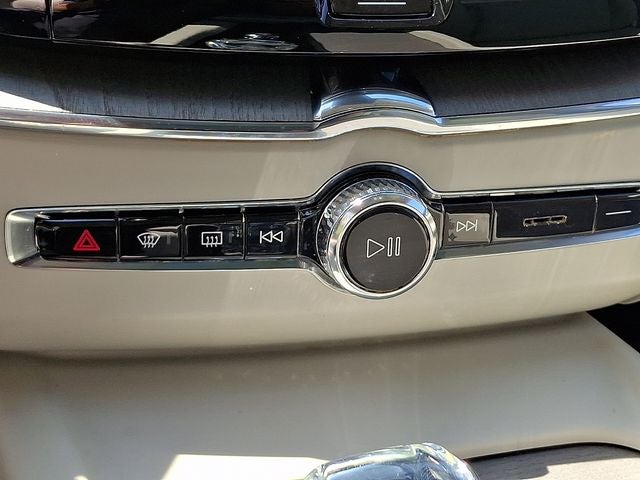 2023 Volvo XC60 B6 Ultimate Dark Theme