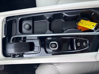 2024 Volvo XC60 B5 Plus Dark Theme