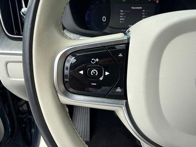 2024 Volvo XC60 B5 Plus Dark Theme