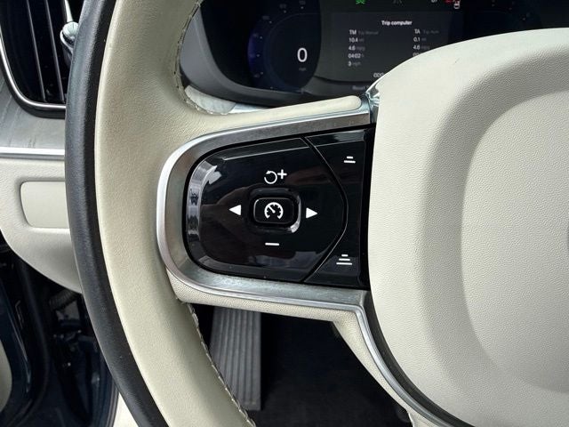 2024 Volvo XC60 B5 Plus Dark Theme