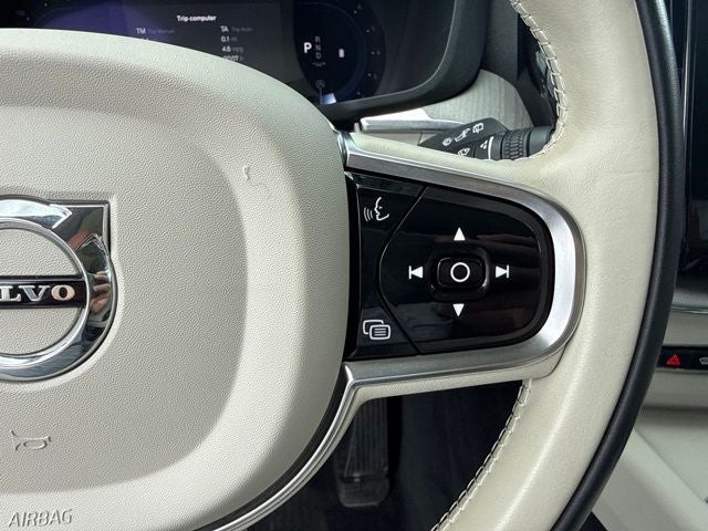 2024 Volvo XC60 B5 Plus Dark Theme