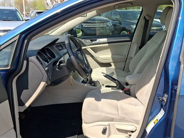2017 Volkswagen Golf TSI S 4-Door