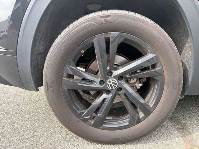 2025 Volkswagen Atlas Cross Sport 2.0T SEL R-Line Black