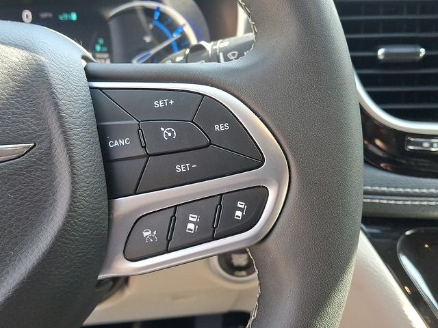 2024 Chrysler Pacifica Hybrid Select