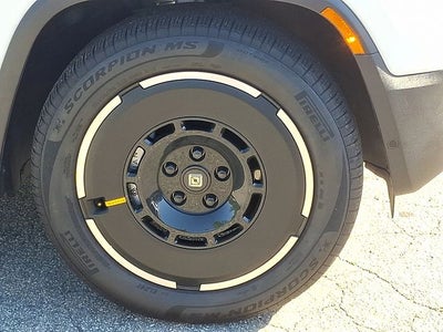 2025 Rivian R1S Adventure