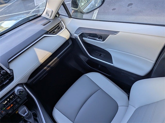 2022 Toyota RAV4 Hybrid XLE Premium