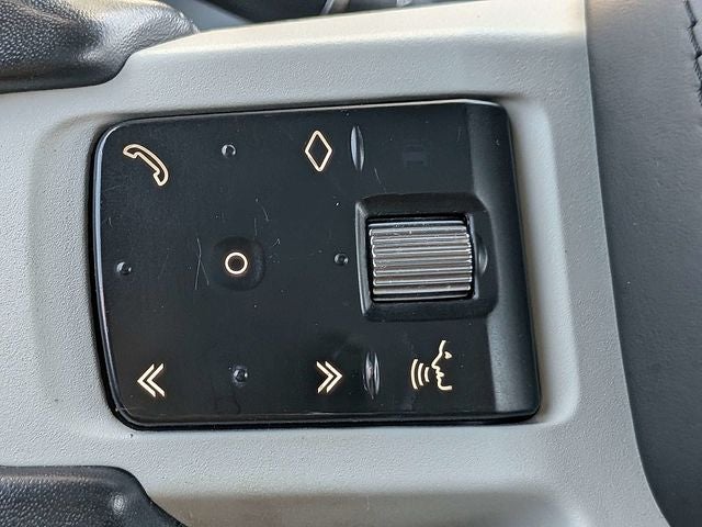 2023 Land Rover Defender 130 SE