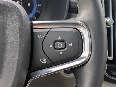 2023 Volvo XC40 B5 Plus Dark Theme