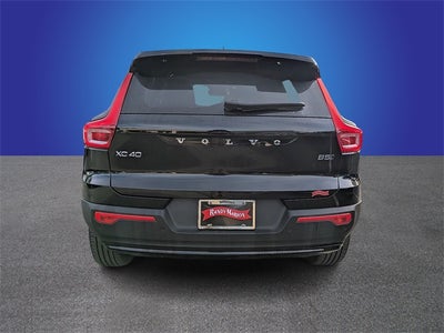 2023 Volvo XC40 B5 Plus Dark Theme