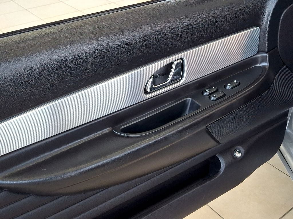 2004 Ford Thunderbird Base