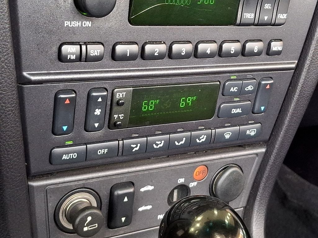 2004 Ford Thunderbird Base