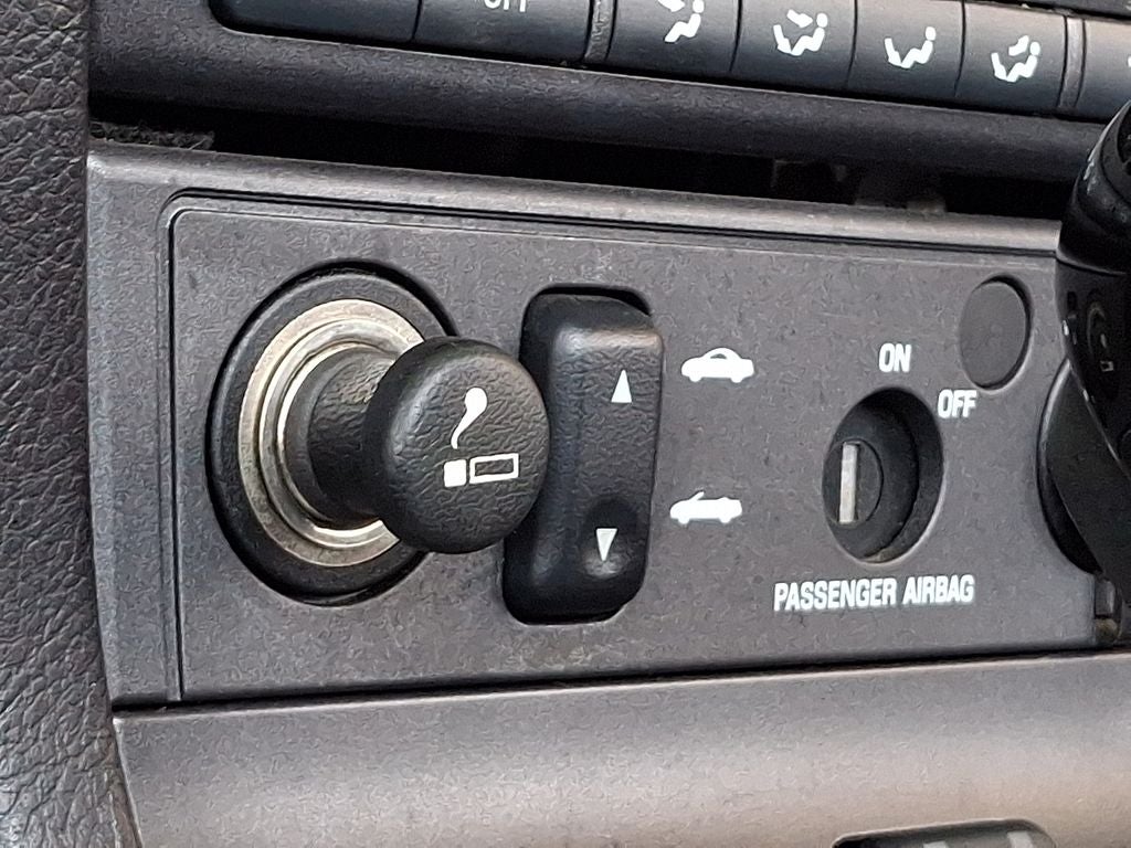 2004 Ford Thunderbird Base