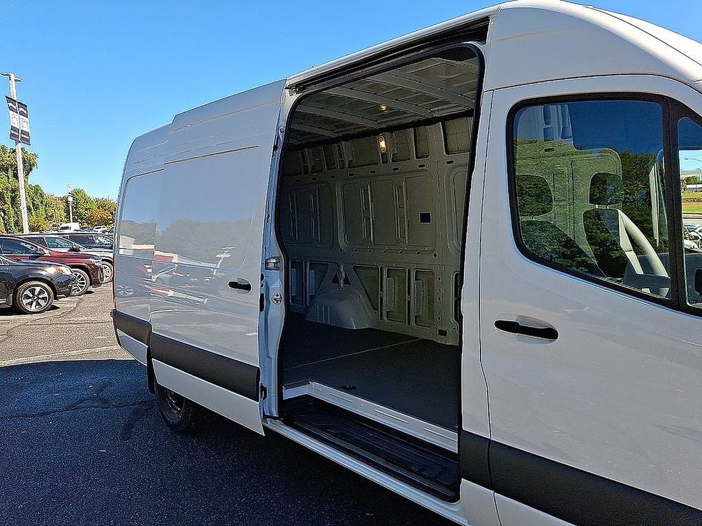 2025 Mercedes-Benz Sprinter 2500 Cargo 170 WB High Roof