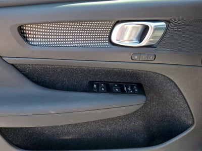 2021 Volvo XC40 R-Design