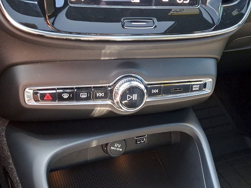 2021 Volvo XC40 R-Design