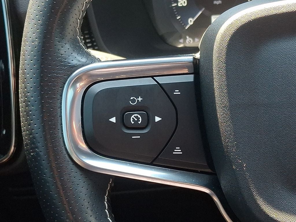 2021 Volvo XC40 R-Design