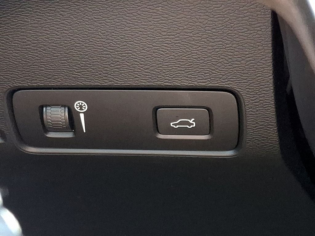 2021 Volvo XC40 R-Design