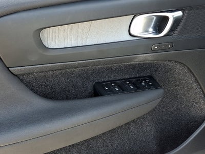 2024 Volvo XC40 B5 Plus Dark Theme