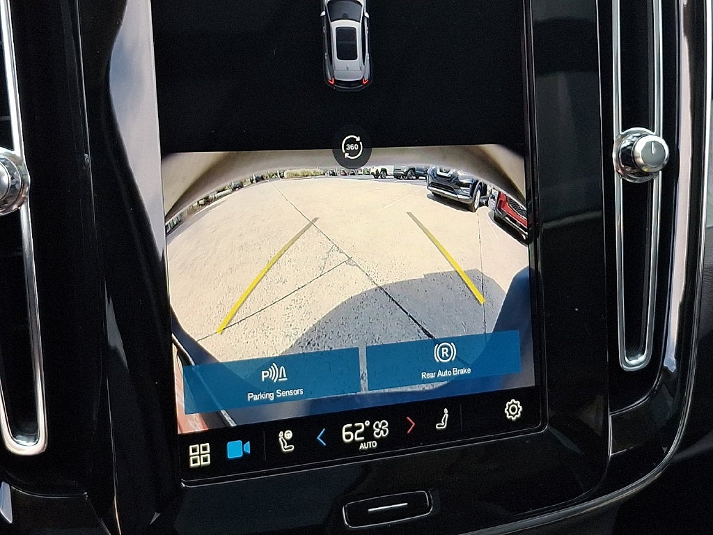 2024 Volvo XC40 B5 Plus Dark Theme