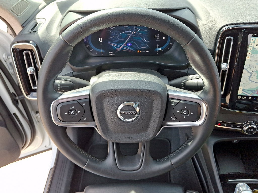 2024 Volvo XC40 B5 Plus Dark Theme