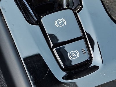 2024 Volvo XC40 B5 Plus Dark Theme