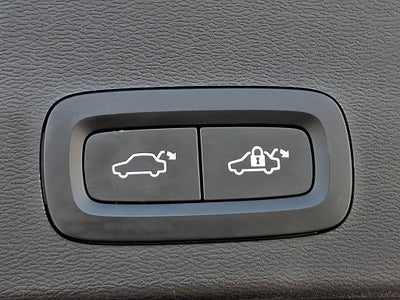 2024 Volvo XC40 B5 Plus Dark Theme