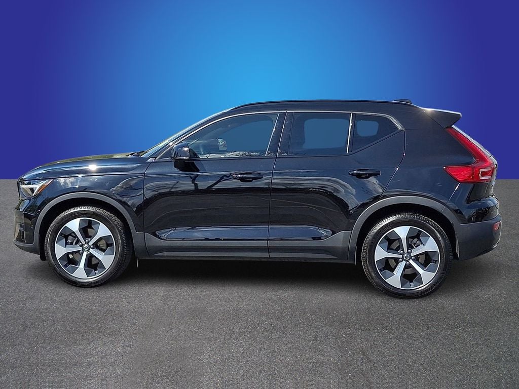 2024 Volvo XC40 B5 Plus Dark Theme