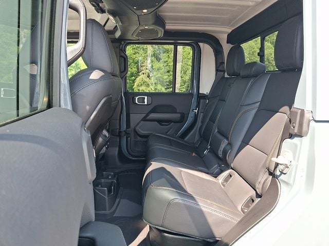 2026 Jeep Gladiator GLADIATOR SAHARA 4X4
