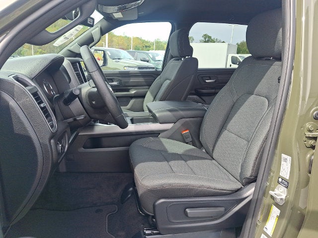 2027 RAM 1500 RAM 1500 EXPRESS CREW CAB 4X4 5'7' BOX