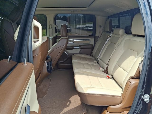 2020 RAM 1500 Laramie Crew Cab 4x4 5'7' Box