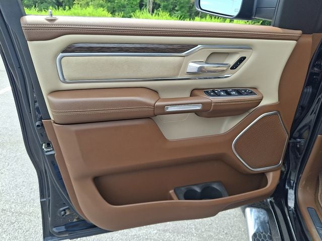 2020 RAM 1500 Laramie Crew Cab 4x4 5'7' Box