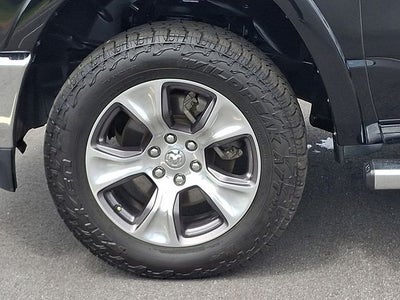 2020 RAM 1500 Laramie Crew Cab 4x4 5'7' Box