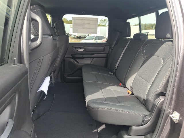 2027 RAM 1500 RAM 1500 EXPRESS CREW CAB 4X4 5'7' BOX