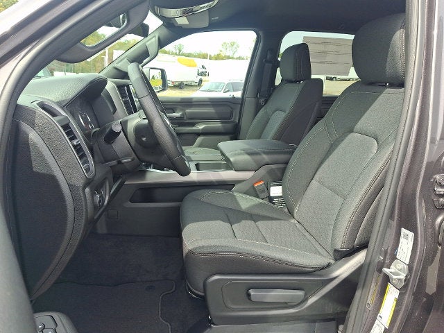 2027 RAM 1500 RAM 1500 EXPRESS CREW CAB 4X4 5'7' BOX