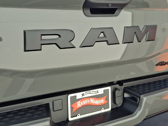 2027 RAM 2500 RAM 2500 BLACK EXPRESS CREW CAB 4X4 6'4' BOX
