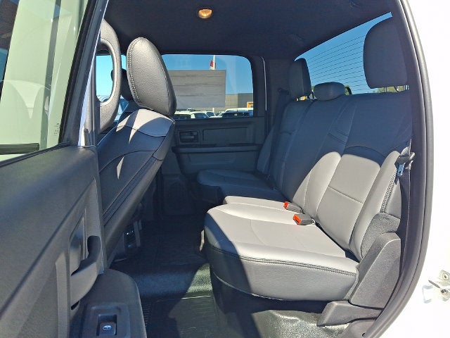 2027 RAM 5500HD RAM 5500 TRADESMAN CHASSIS CREW CAB 4X4 84' CA
